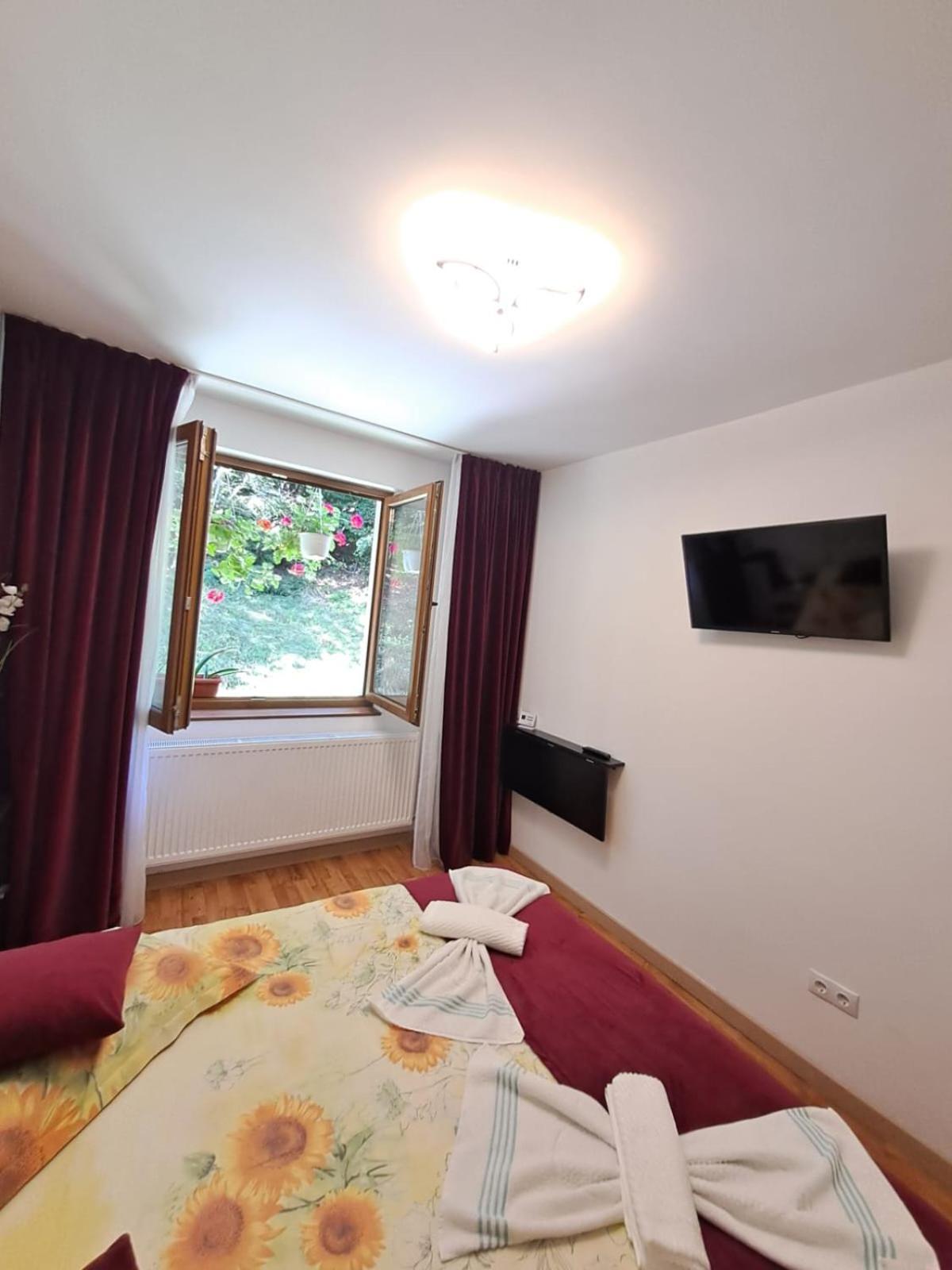 Apartamento Garsoniera Flori - Sinaia Exterior foto